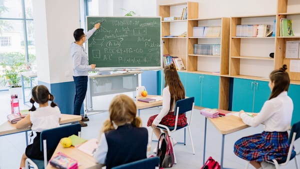 Barometrul Școlar 2026: Majoritatea elevilor și profesorilor apreciază sistemul, dar stresul și integritatea rămân provocări