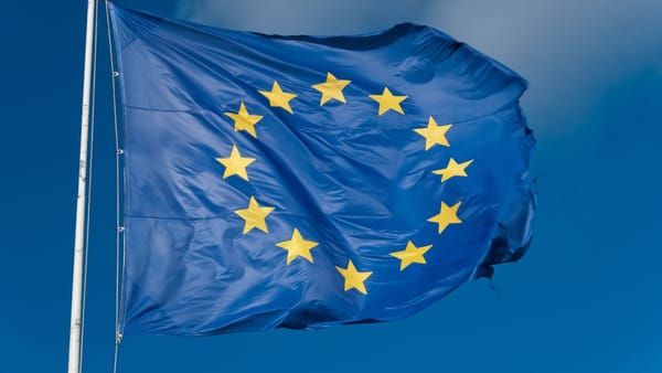 UE adoptă o limită de 10.000  de euro pentru plățile în numerar în lupta împotriva evaziunii fiscale și spălării banilor