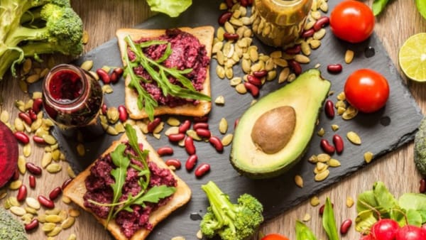 Mâine începe postul Paștelui - ce sfaturi au specialiștii pentru creștinii care vor să-l țină