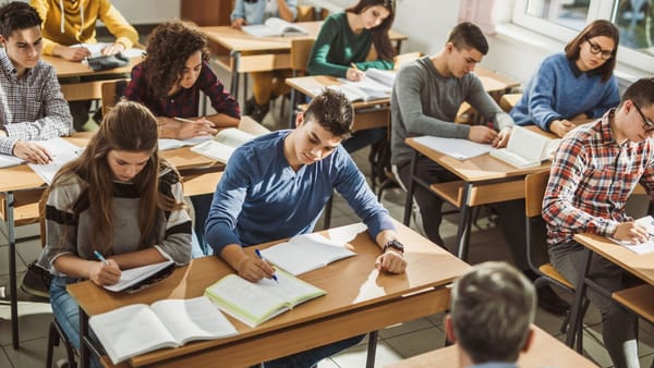 Azi începe pretestarea pentru examenele de absolvire a gimnaziului a elevilor alolingvi