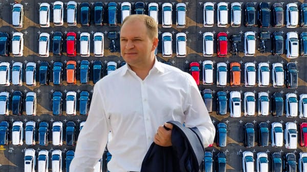 FOTO/ Mai puține mașini în centru: În 2026, Primăria va construi parcări la periferie - cât vor plăti șoferii