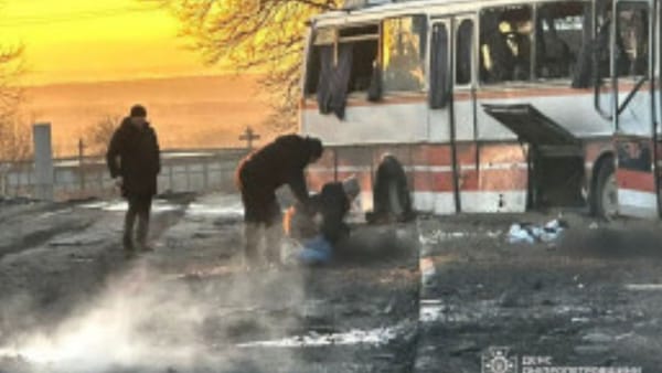 Atac cu dronă asupra unui autobuz de muncitori în Dnipropetrovsk: cel puțin 15 morți și șapte răniți