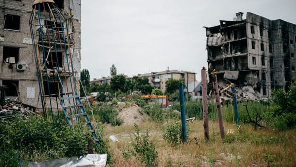 Ucraina: Proprietarii de locuințe avariate sau distruse vor fi scutiți de plata serviciilor comunale