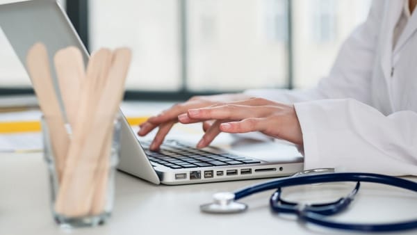 Doi ani de la lansarea sistemului eReteta: Medicii au emis peste 15 milioane de prescripții pentru o treime din populație