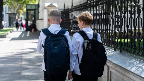 Patruzeci și trei de gimnazii și licee din R. Moldova vor implementa un program de prevenire a bullying-ului
