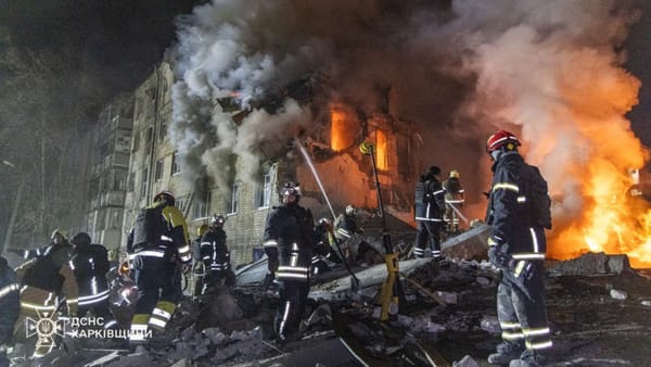 FOTO/ Atac aerian de amploare în Ucraina: Rusia a lansat rachete și aproape 500 de drone. Sunt morți și răniți