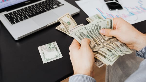 BNM a stabilit cursul valutar pentru 13 martie. Cum s-au schimbat principalele monede