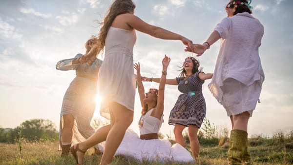 (Infografice) Cum arată diferențele dintre femei și bărbați în R. Moldova: de la speranța de viață la salarii