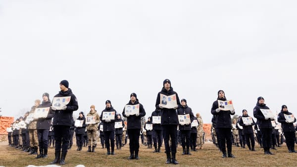 GALERIE FOTO/ Momente de reculegere și depuneri de flori la Chișinău de Ziua Memoriei și Recunoștinței