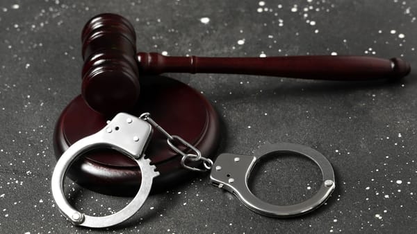 Amenințările și agresiunile împotriva judecătorilor și procurorilor, pedepsite mai aspru prin lege - câți ani riscă făptașii