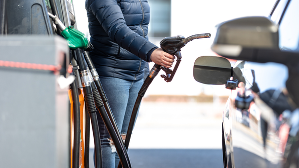 Prețurile la carburanți continuă să urce: motorina și benzina se scumpesc semnificativ și mâine