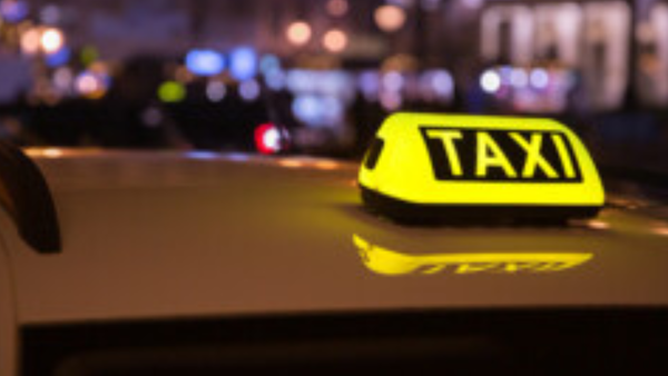 11 taximetriști, reținuți într-un dosar de migrație ilegală: sute de ucraineni ar fi fost transportați spre UE