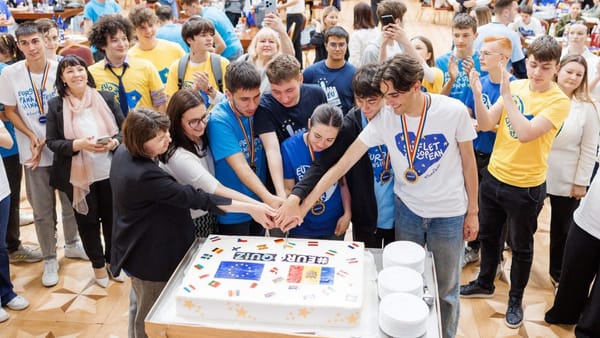 Concursul EuroQuiz adună un număr record de participanți. Elevii se întrec pentru o vizită la Bruxelles