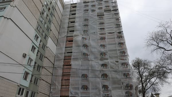 FOTO/ O clădire cu 14 etaje din Bălți este reabilitată termic. La ce etapă sunt lucrările