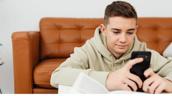 Comisia Europeană va lansa o aplicație pentru verificarea vârstei digitale a copiilor