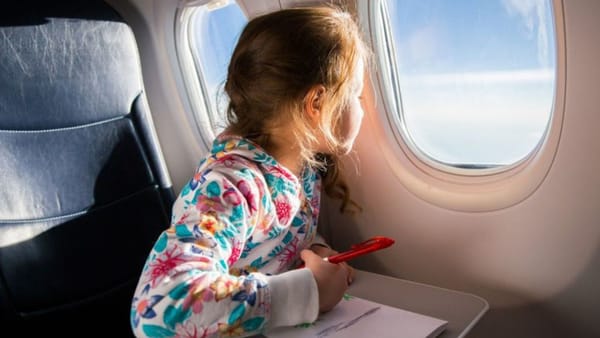 Copiii pot călători singuri de pe Aeroportul Chișinău. Ce trebuie să știe părinții