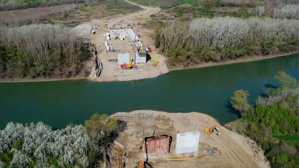 FOTO/ Podul de la Ungheni prinde contur. Lucrările de construcție au ajuns la 45%