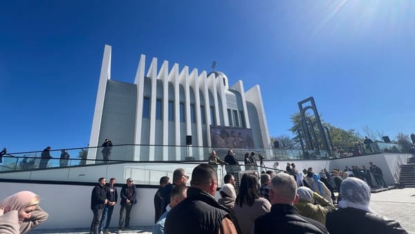 Un lăcaș de cult cu arhitectură modernă, neobișnuită pentru R. Moldova, a fost construit la Cornești. Vezi cum arată