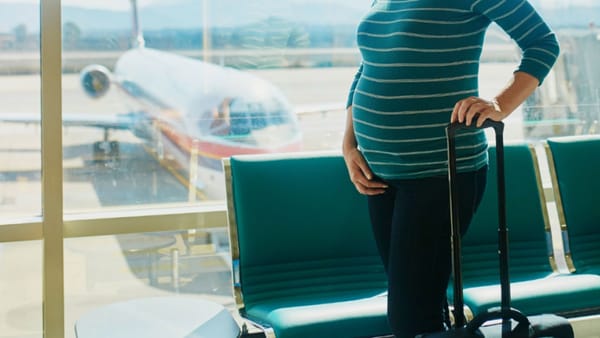 Ce ar trebui să știe femeile însărcinate înainte de a urca la bordul unui avion