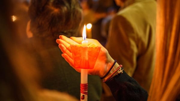 În această noapte, peste 400 de pompieri și salvatori vor fi la datorie. Recomandări pentru cetățeni