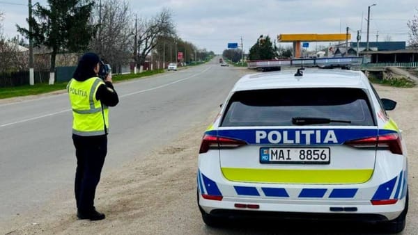 Aglomerație pe traseele naționale. Polițiștii au depistat peste 100 de șoferi vitezomani și 11 conducători beți la volan