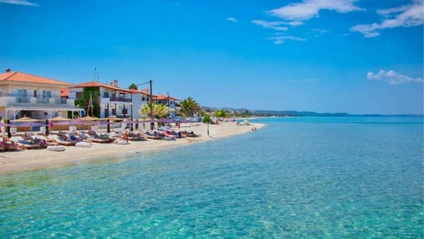 Cazare la doar 42 de euro pe noapte. Vezi topul celor mai ieftine plaje din Europa în 2026