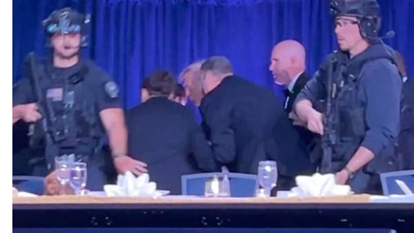 VIDEO/ Donald Trump a fost evacuat de urgență după un atac armat la hotelul Washington Hilton, în timpul unei cine oficiale