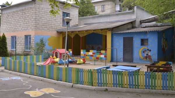 Sărbătorile pascale modifică programul grădinițelor din Chișinău. Urmează zile scurte și zile libere