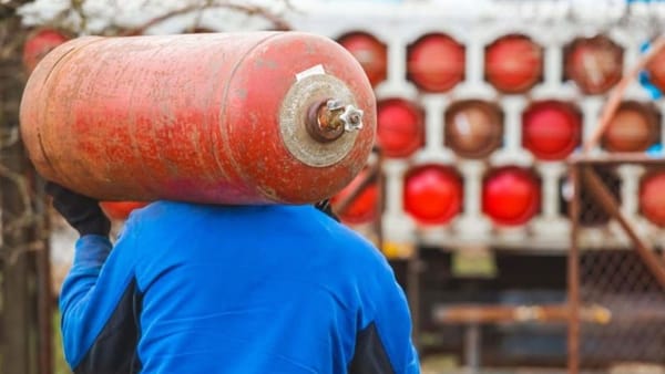 Buteliile de gaz vor fi interzise în apartamente. Cum argumentează Guvernul decizia