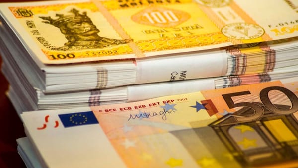 Cursul valutar pentru 8 aprilie: Euro și dolarul continuă să piardă poziții