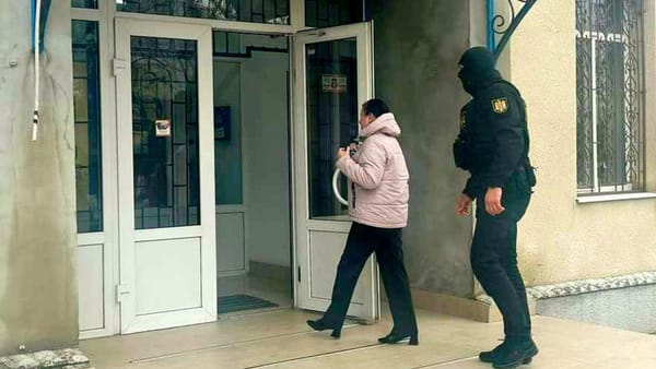 Patru funcționari din Bălți și Chișinău, reținuți pentru corupție și trafic de influență. Este vizat un consilier municipal