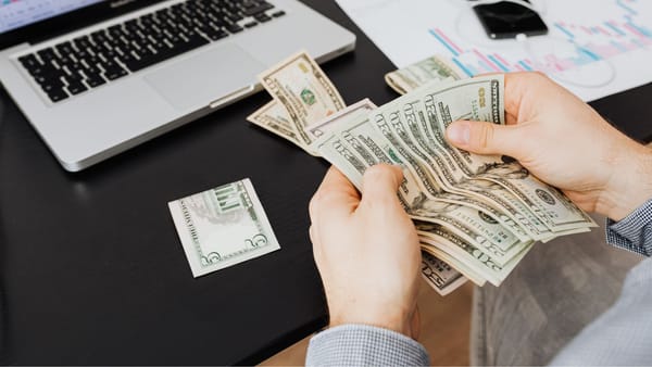 Curs valutar BNM pentru 1 aprilie. Euro și dolarul cresc ușor, celelalte valute rămân stabile