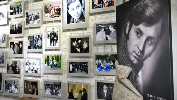 VIDEO/ Minut de reculegere în Parlament pentru Gheorghe Urschi. Igor Grosu: „Ne-a lăsat zâmbete și texte legendare”