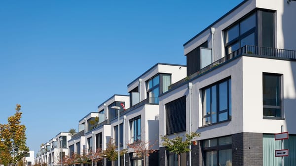 Mii de proprietari și-au verificat valorile locuințelor. Procesul continuă cu o nouă etapă pentru spații comerciale