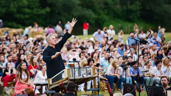 Festivalul DescOperă revine anul acesta cu un concept inedit. Publicul va trăi trei experiențe diferite în trei seri