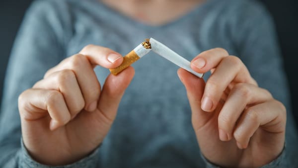 Marea Britanie interzice definitiv vânzarea de țigarete persoanelor născute începând cu 1 ianuarie 2009