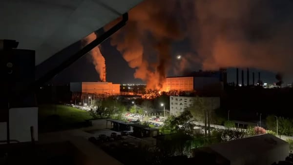 VIDEO/ Explozie și incendiu la CET Vest din București. Două cartiere riscă să rămână fără apă caldă