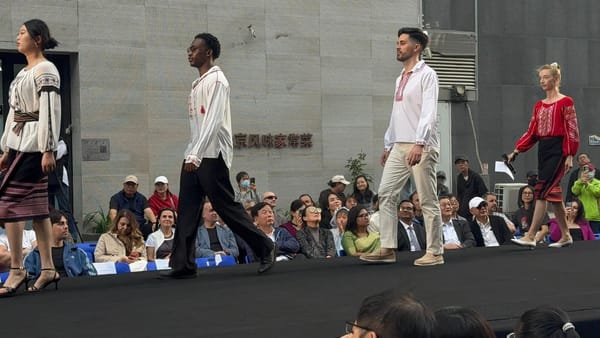 FOTO/ Ia moldovenească a ajuns pe podium în China, la un eveniment internațional de modă