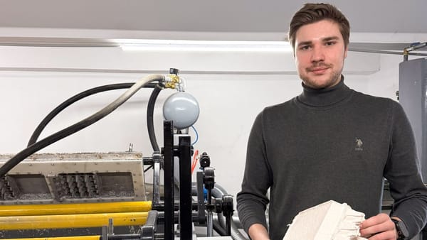 Un tânăr din R. Moldova transformă deșeurile de hârtie în ambalaje ecologice, cu sprijinul unui program european