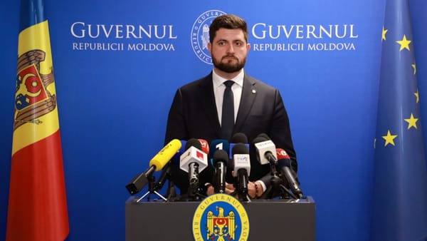 Ieftinirea petrolului nu se vede încă la pompă. Ministrul Energiei spune când ar putea scădea prețurile