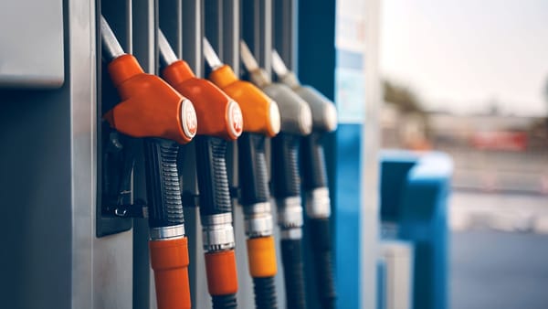 Carburanții continuă să se scumpească. Noile prețuri stabilite de ANRE pentru 2 aprilie