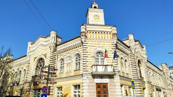 Zi de Doliu Național în R. Moldova. Drapele au fost coborâte în bernă - Gheorghe Urschi, petrecut pe ultimul drum