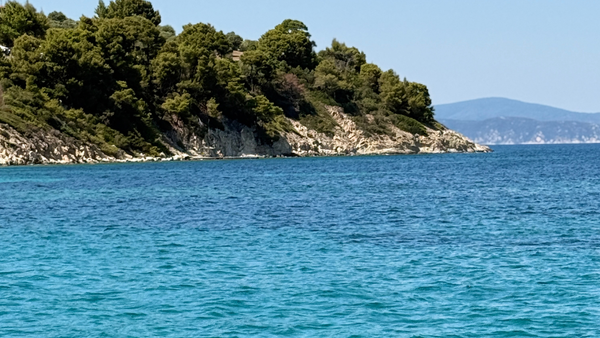 Grecia introduce reguli noi pentru turiști în 2026: taxe mai mari, amenzi și restricții în vacanțe