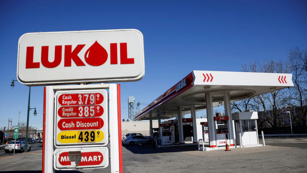 SUA prelungește derogarea pentru Lukoil: mii de stații din afara Rusiei continuă să funcționeze până la 29 octombrie 2026