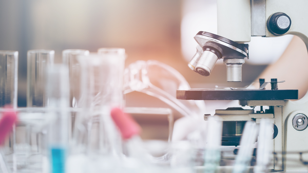 Expertiza medico-legală în cazul minorei de 14 ani, efectuată în regim de urgență: probele sunt analizate în laborator