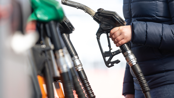 Importuri de carburanți pe 1 aprilie: peste 3.000 de tone livrate, stocuri limitate la motorină