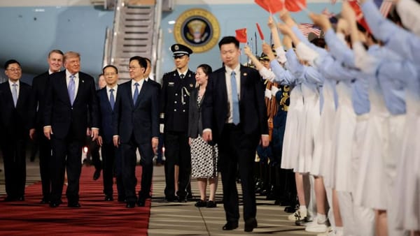 După 10 ani fără vizite ale unui lider american la Beijing, Donald Trump a mers în China. Care este miza?