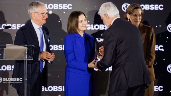 Încă o distincție pentru președinta R. Moldova: Maia Sandu a primit premiul GLOBSEC