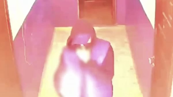 VIDEO/ Doi tineri originari din regiunea transnistreană ar fi incendiat apartamentul unei pensionare din Chișinău