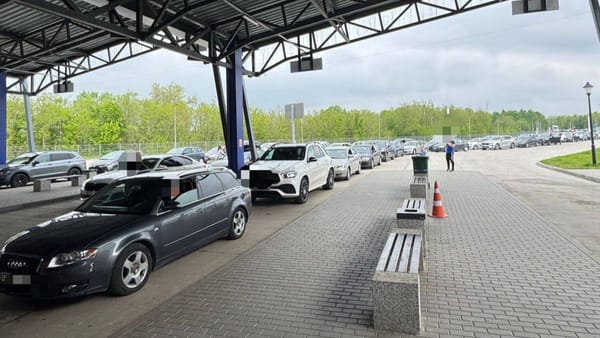 Aglomerație la punctul de trecere a frontierei Sculeni, la ieșirea din R. Moldova